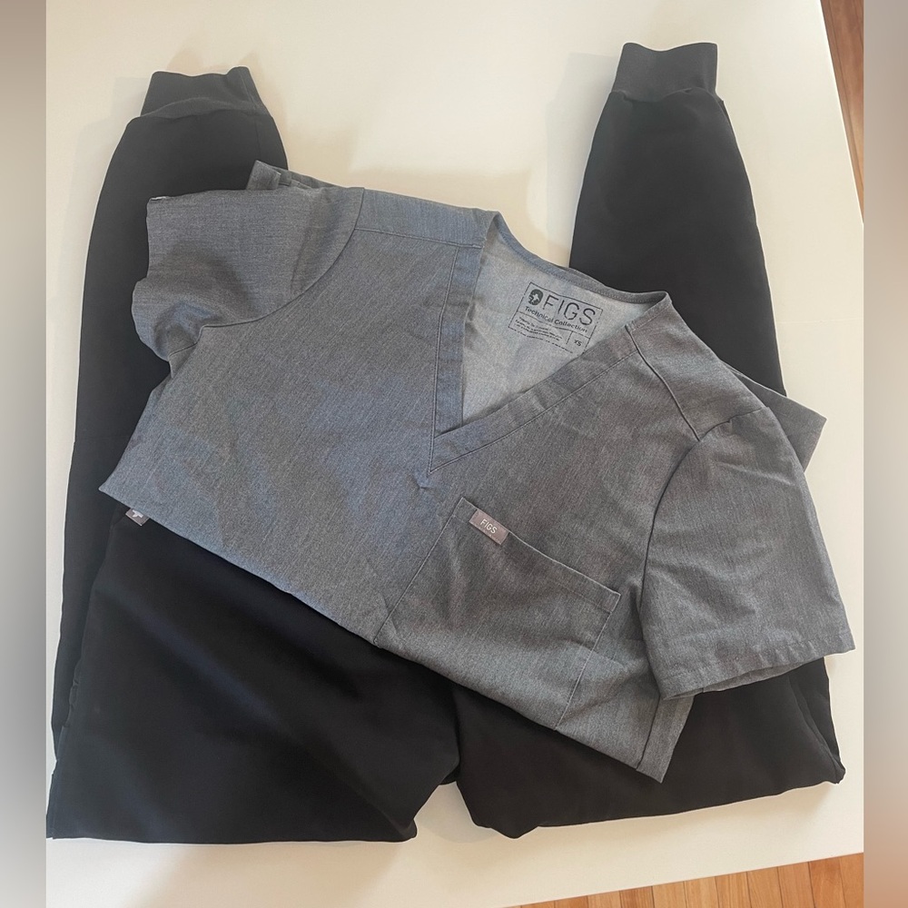 Figs Women's Gray Top and Black Joggers